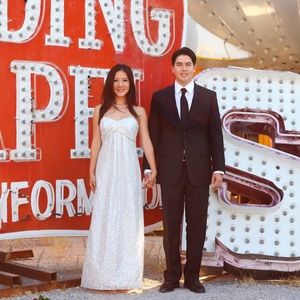 Nicole Miller White Gown Fully Lined Beautiful